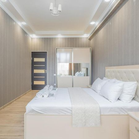 2 Bedrooms 2 Bathrooms Large And Lux Apartment Best Location Jereván Kültér fotó