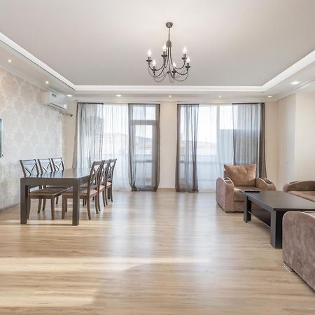 2 Bedrooms 2 Bathrooms Large And Lux Apartment Best Location Jereván Kültér fotó