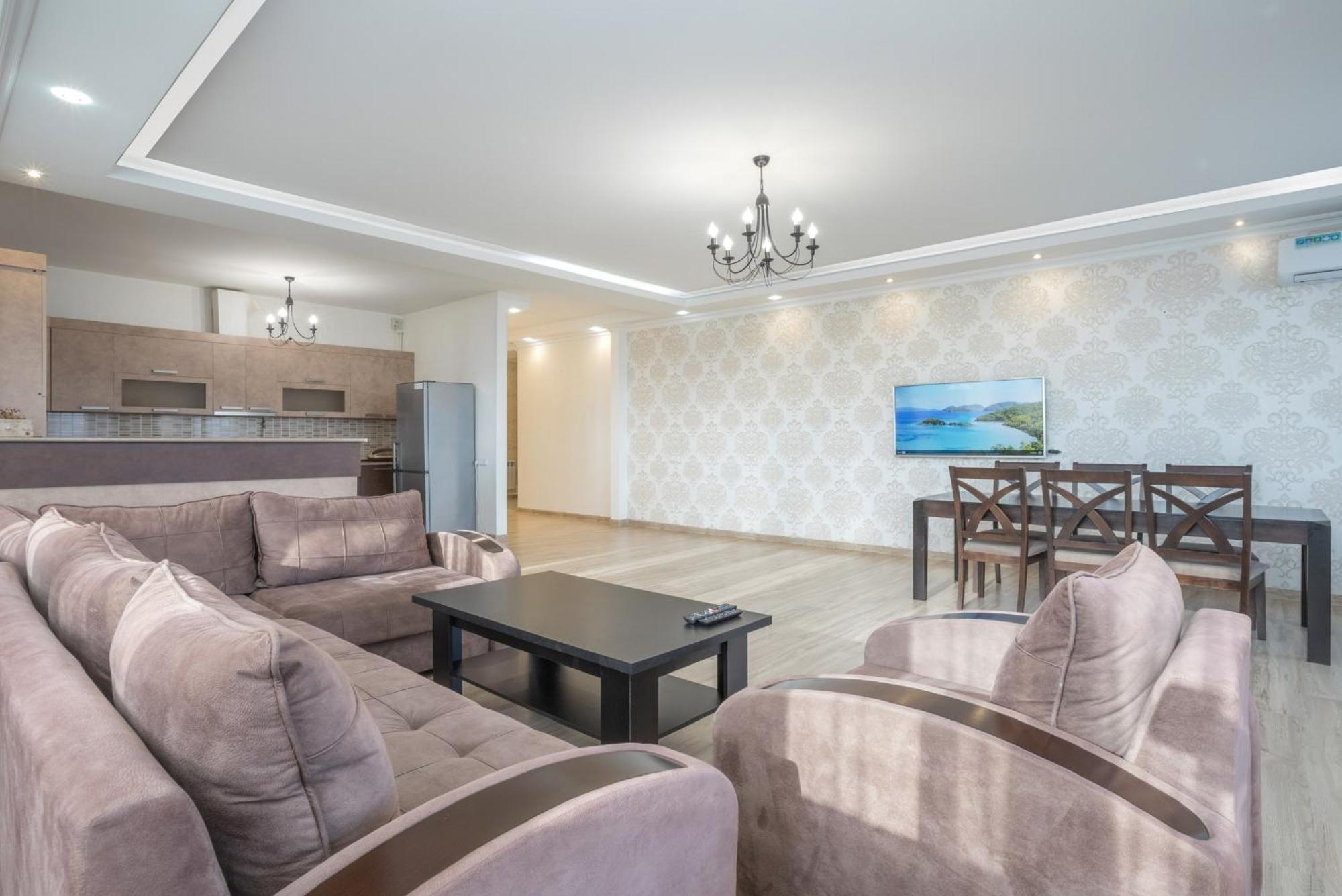 2 Bedrooms 2 Bathrooms Large And Lux Apartment Best Location Jereván Kültér fotó