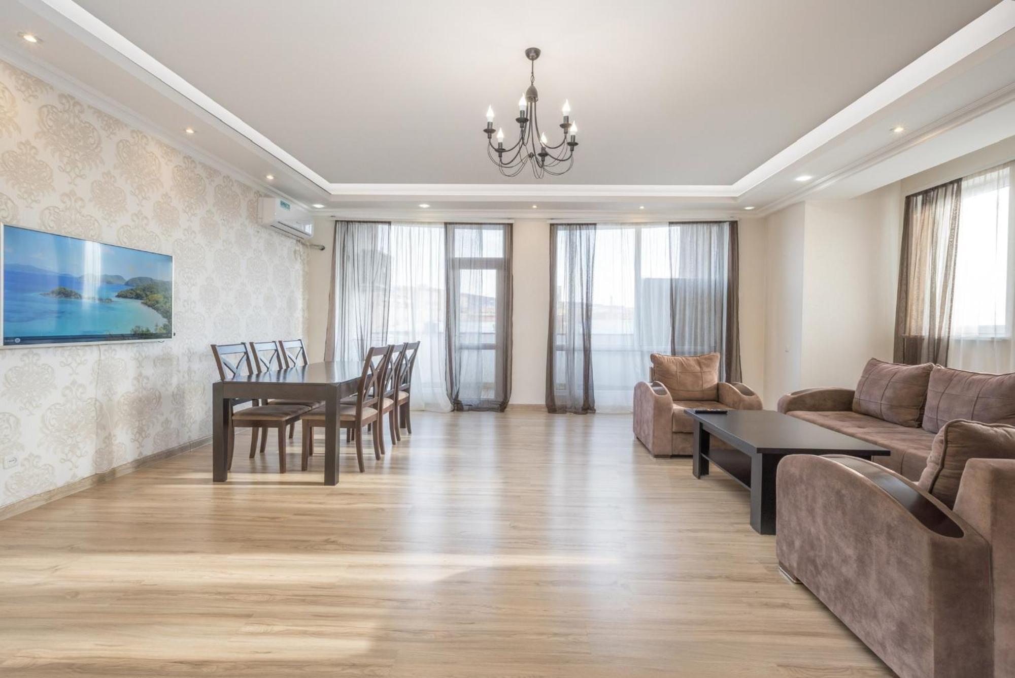2 Bedrooms 2 Bathrooms Large And Lux Apartment Best Location Jereván Kültér fotó